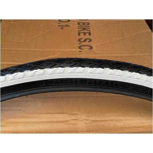 opona 700x38c W2011 biały pasek -zdjęcie numer 1